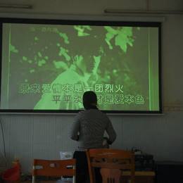 《乡年》