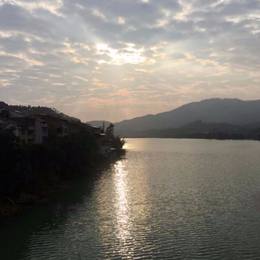 La rivière coulait et chantait
